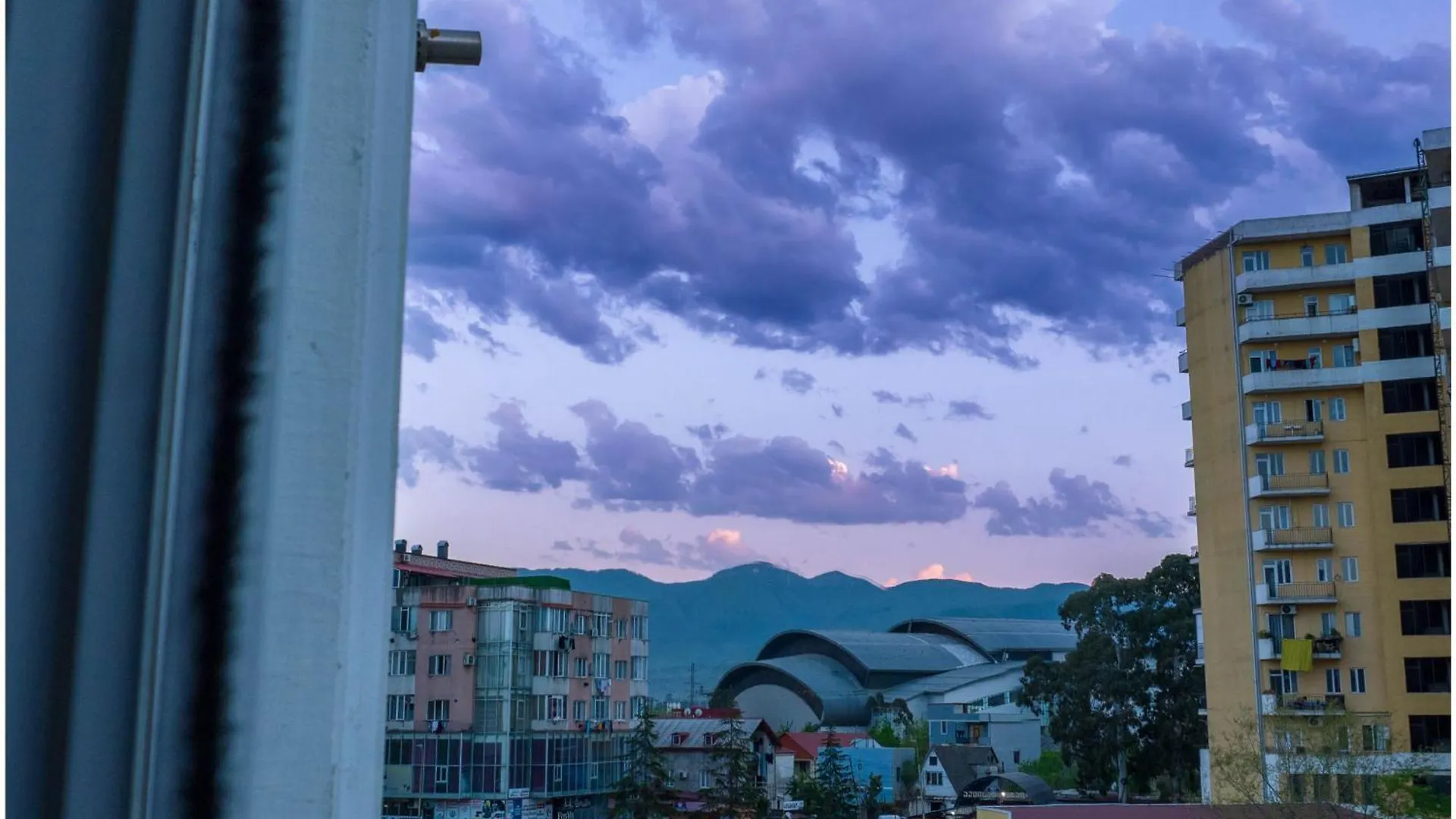 Cozy & Stylish Suite Room With Garden View Batumi Apartment